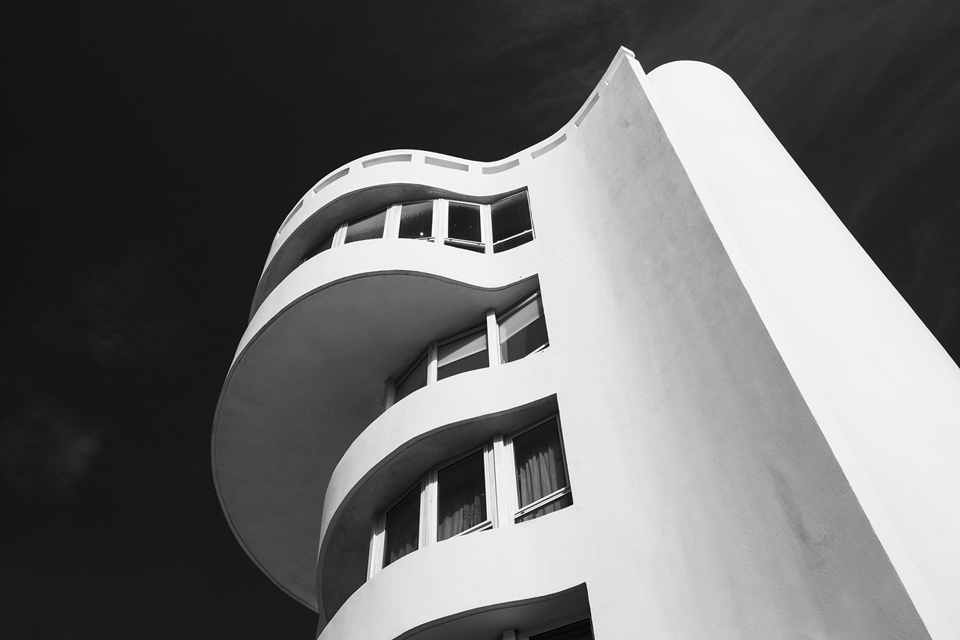 Black and White，Minimalism，Architectural design，Tel Aviv ，Bauhaus style，