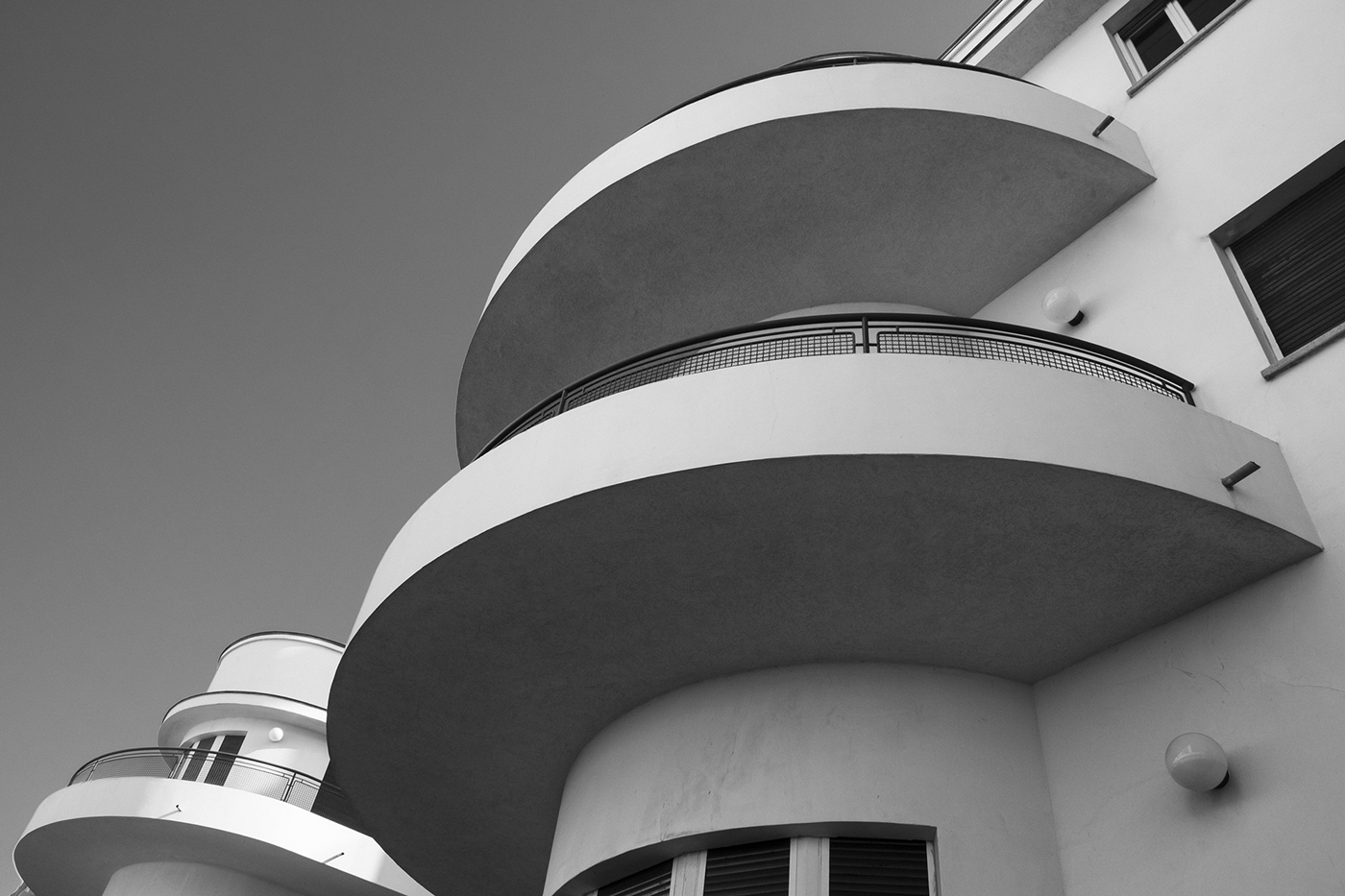 Black and White，Minimalism，Architectural design，Tel Aviv ，Bauhaus style，