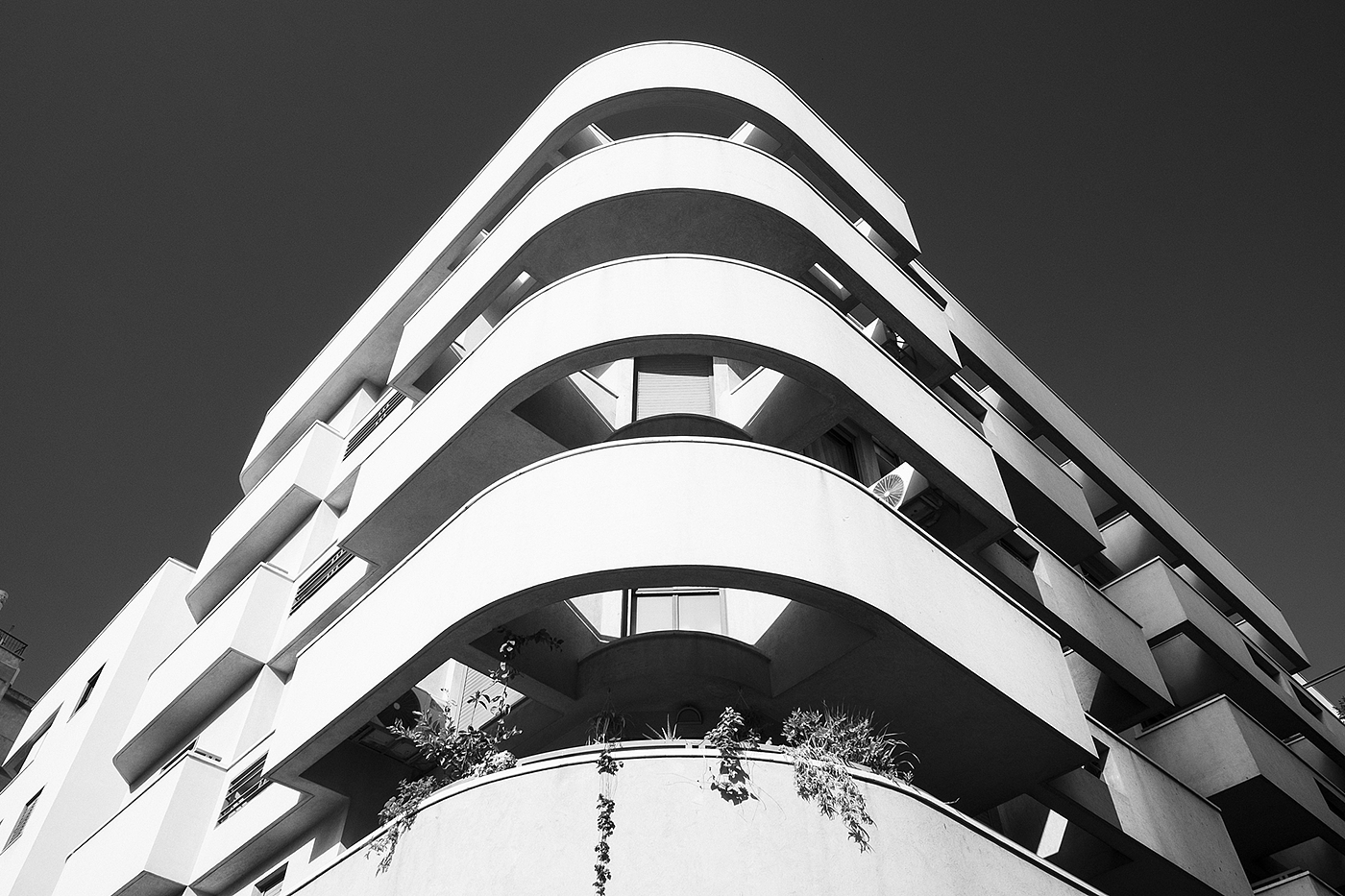 Black and White，Minimalism，Architectural design，Tel Aviv ，Bauhaus style，