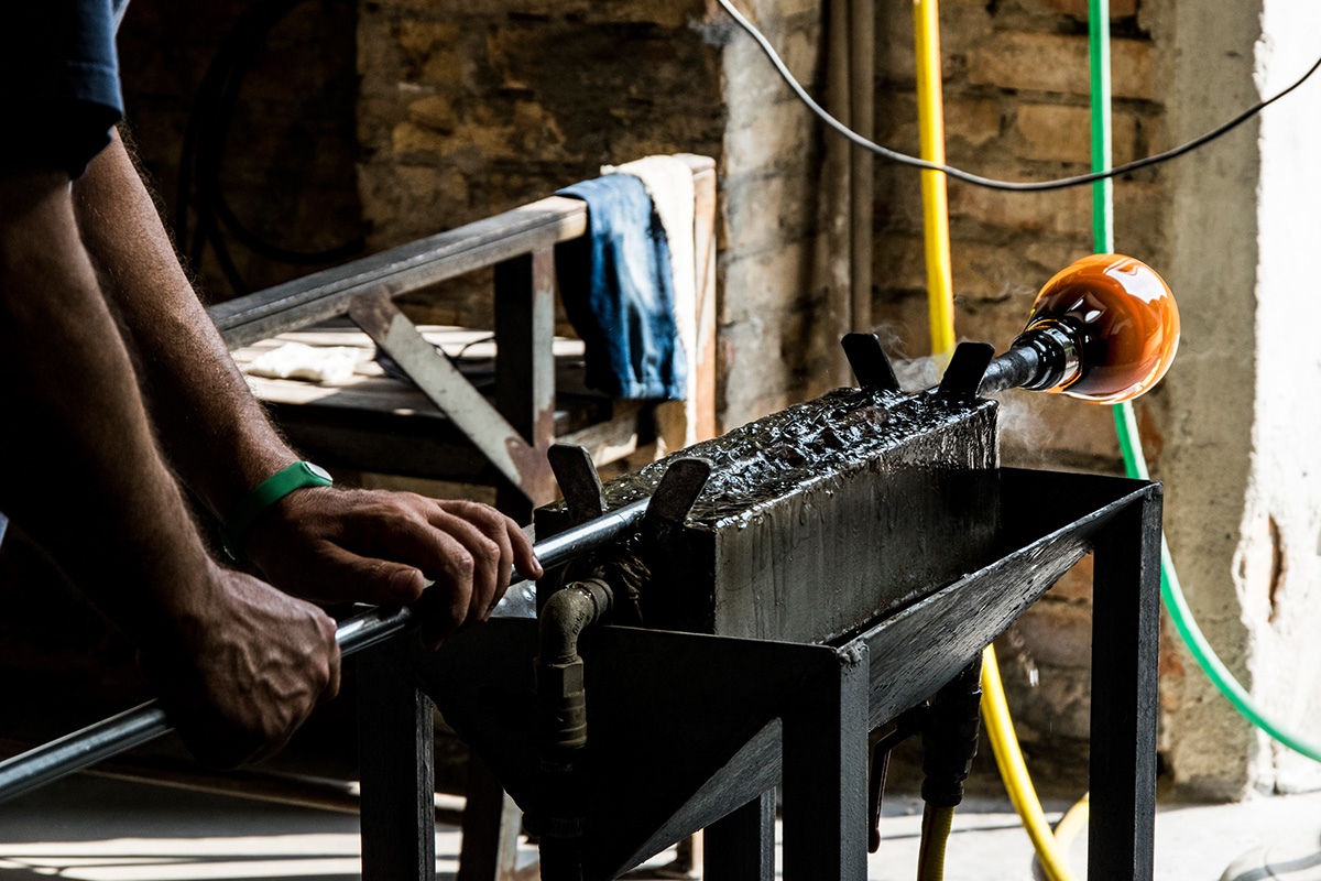 packing design，Glass products，Arts and Crafts，Perfume bottle，