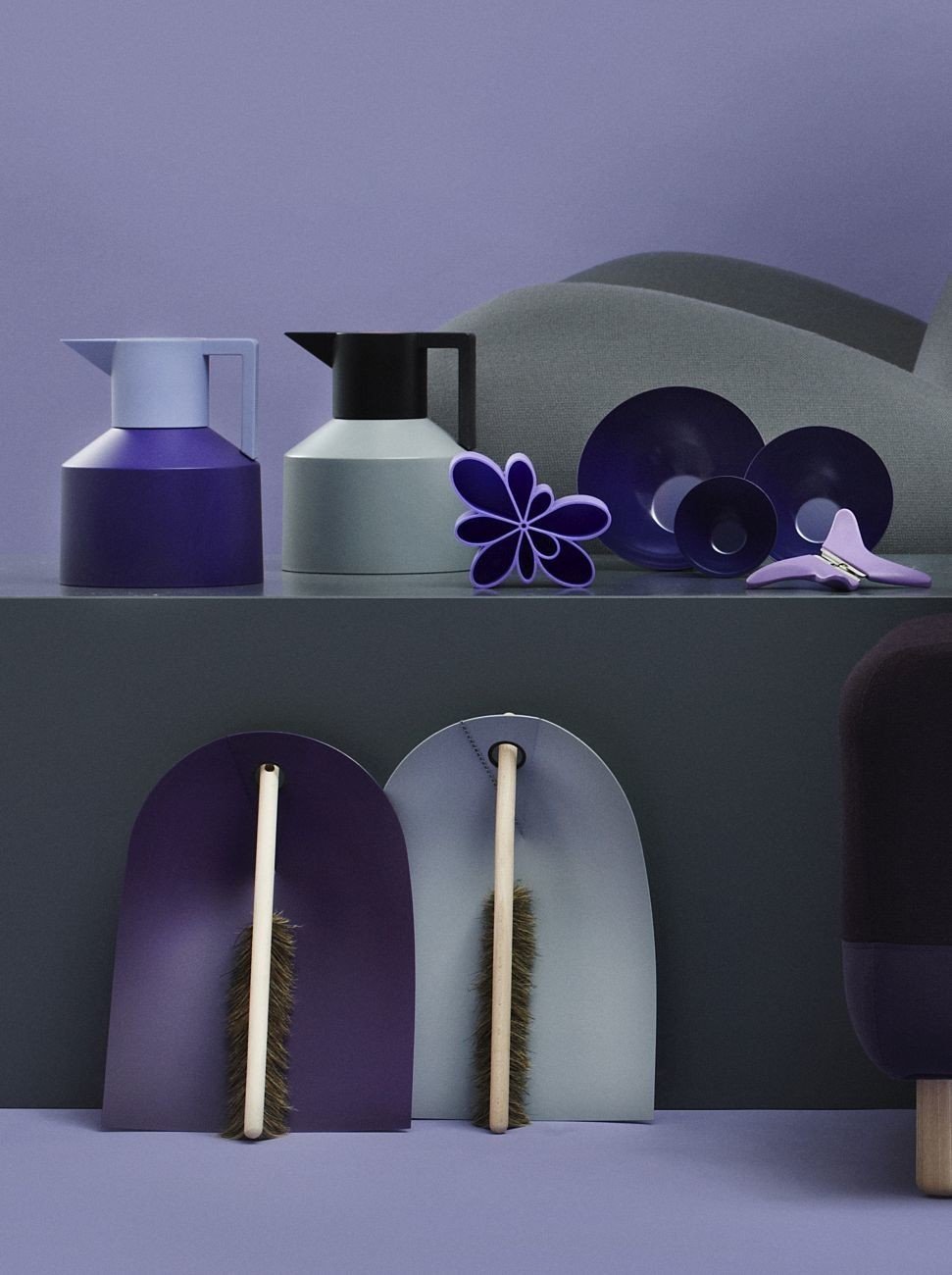 rolling pin，bowl，The wine bottle，kettle，grinder，Coffee pot，Kitchen supplies，