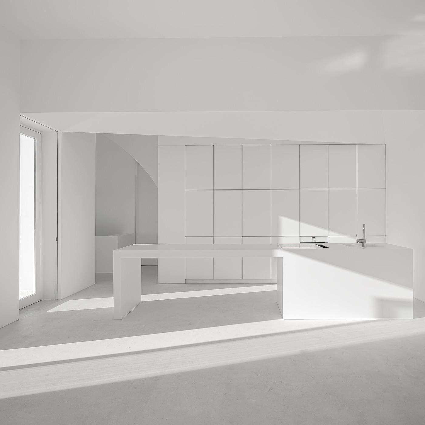 Matthews region，Minimalist，white，