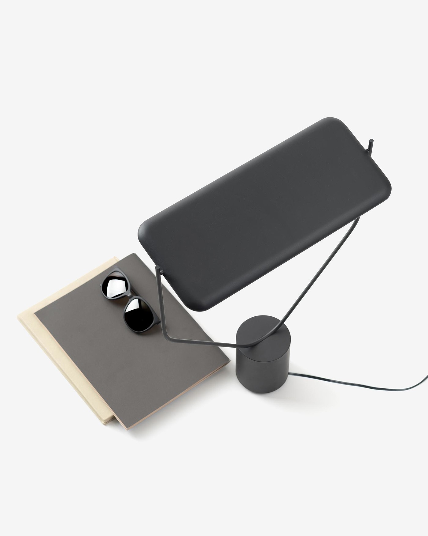 Minimalist，led，Knauf and Brown，lighting，Desk lamp，Lloyd，black，