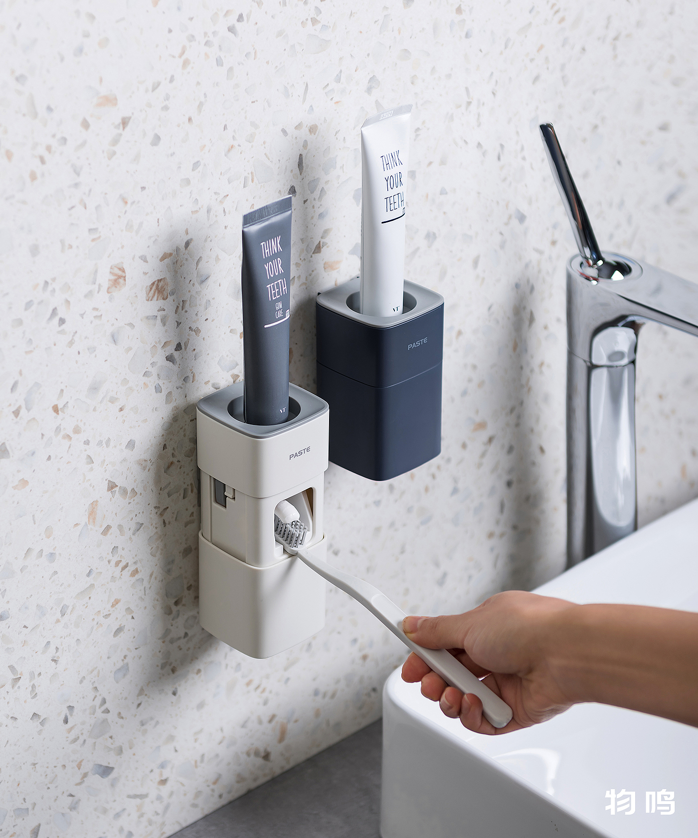 Toothpaste squeezing artifact，Wall mounted，Lazy man，brush one 's teeth，Squeeze toothpaste，