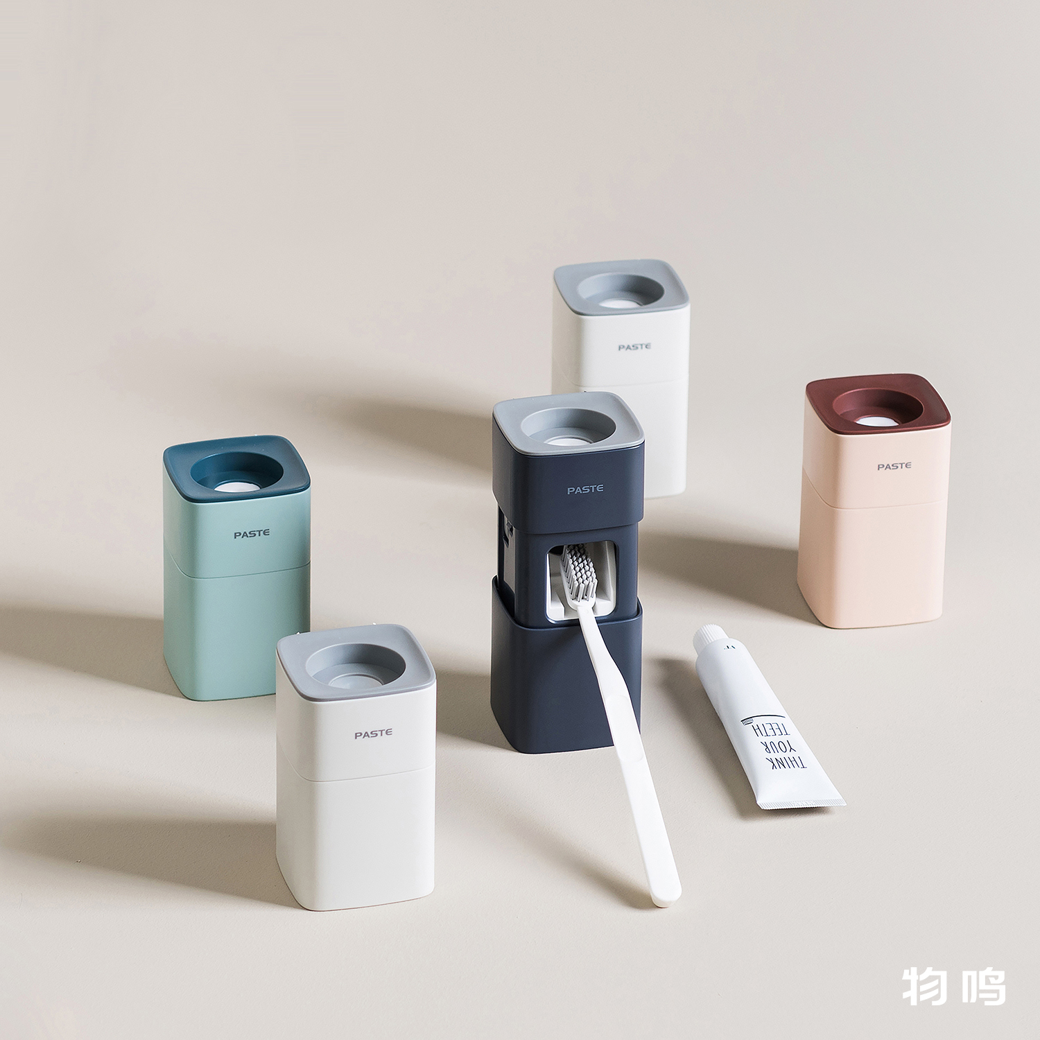 Toothpaste squeezing artifact，Wall mounted，Lazy man，brush one 's teeth，Squeeze toothpaste，