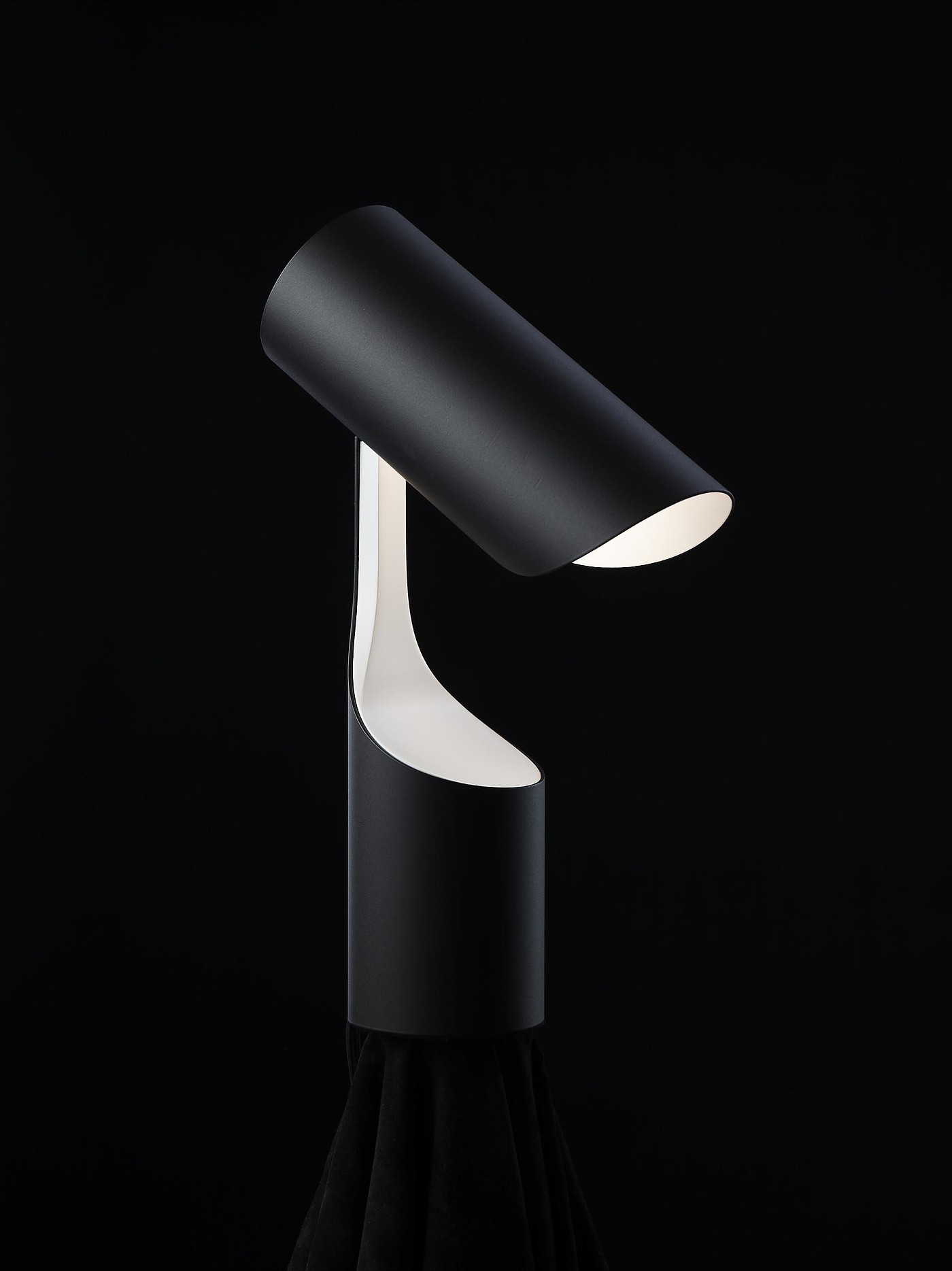 Mutatio Lamp，Lighting，lighting，black，Minimalist，Christian Troels，