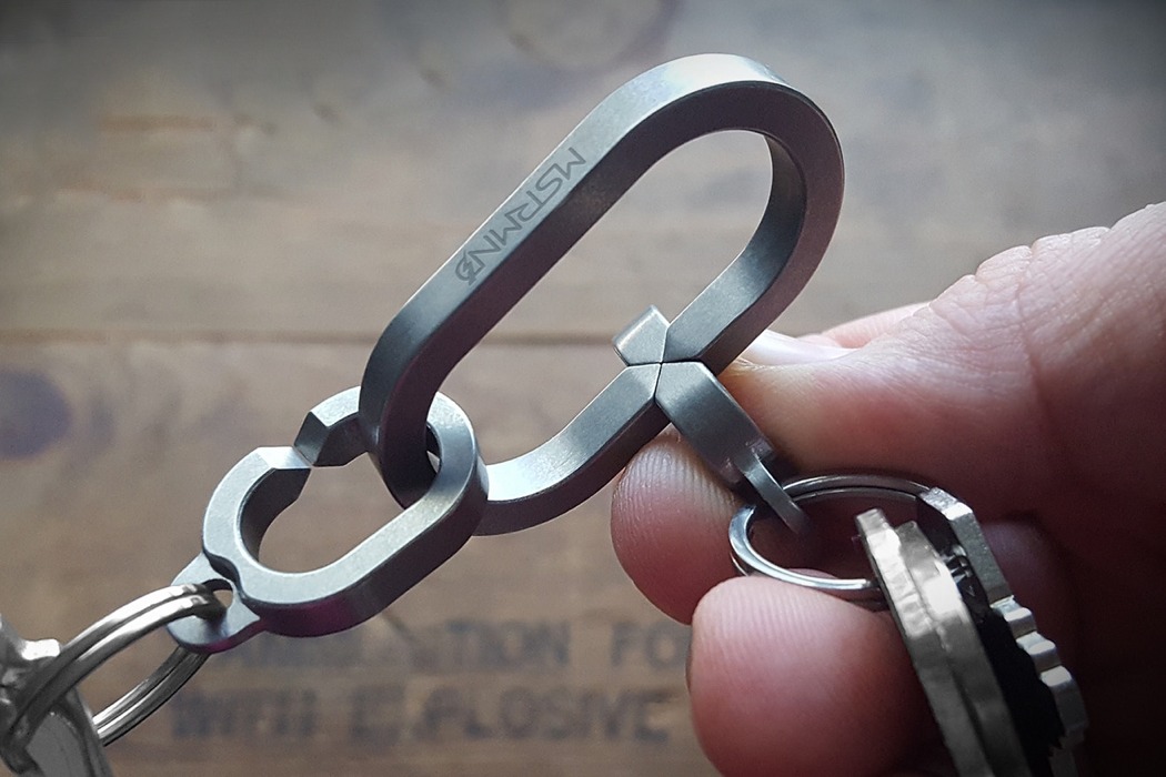 gravure，razor，Mobile phone charger，knife，