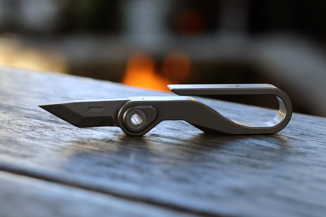 gravure，razor，Mobile phone charger，knife，