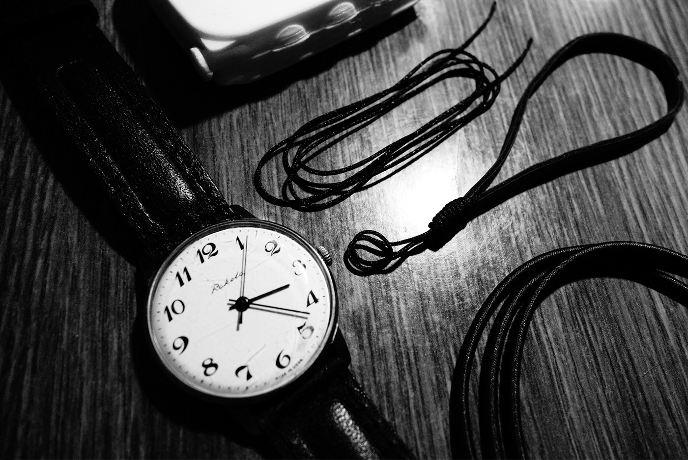 a burglar alarm，automobile，Small，Key buckle，Retro，