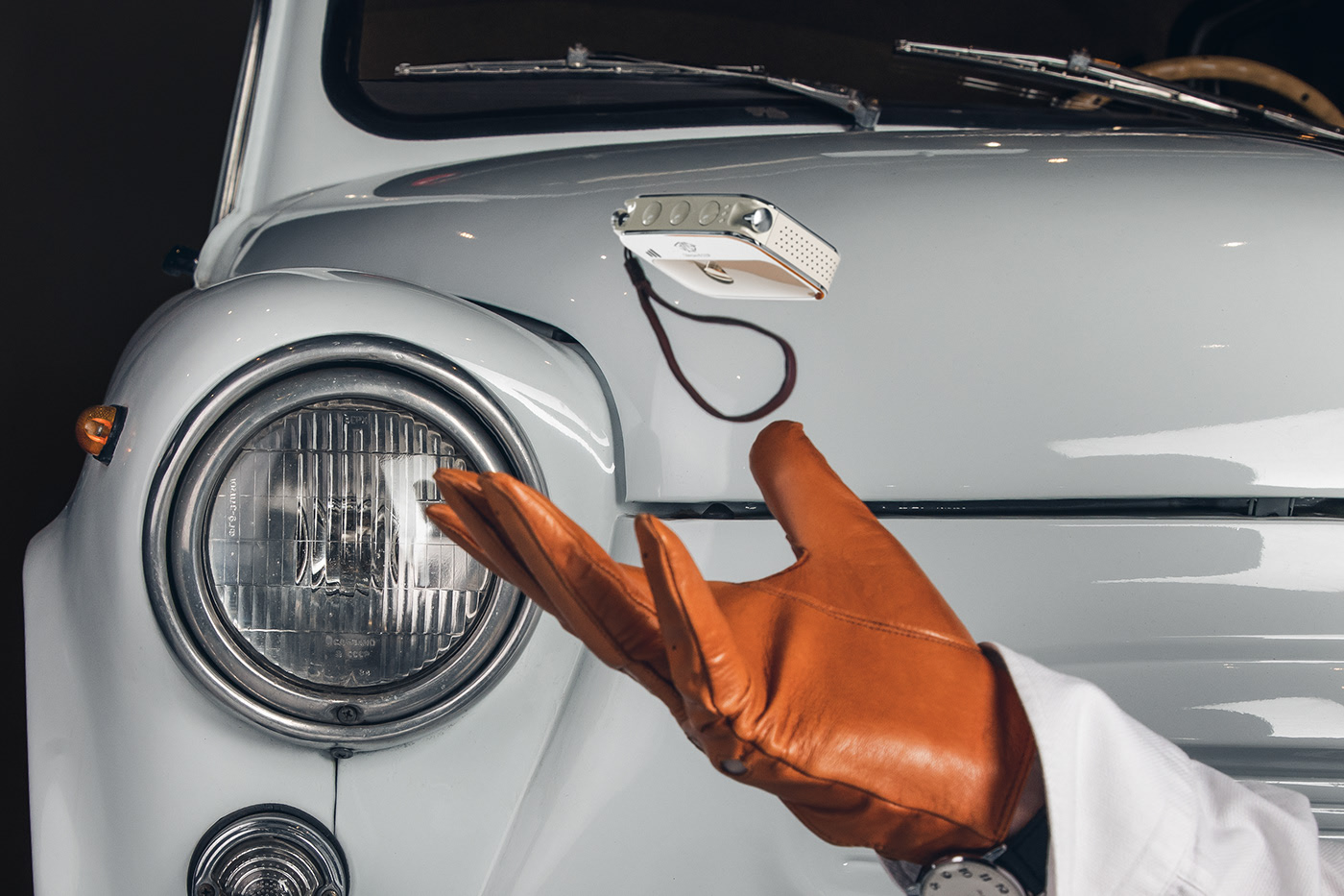 a burglar alarm，automobile，Small，Key buckle，Retro，