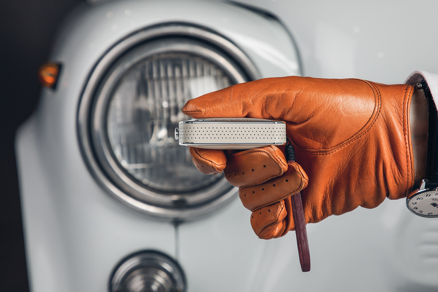 a burglar alarm，automobile，Small，Key buckle，Retro，