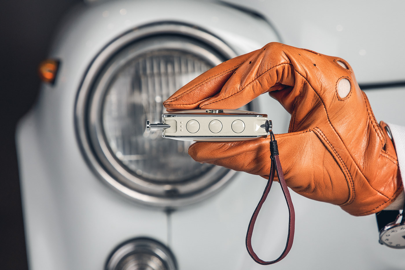 a burglar alarm，automobile，Small，Key buckle，Retro，