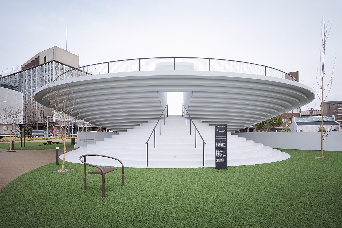 square，white，Japan，public space ，