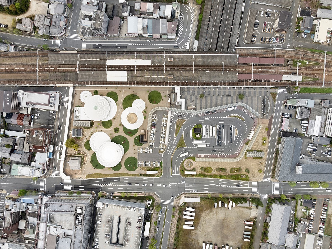 square，white，Japan，public space ，