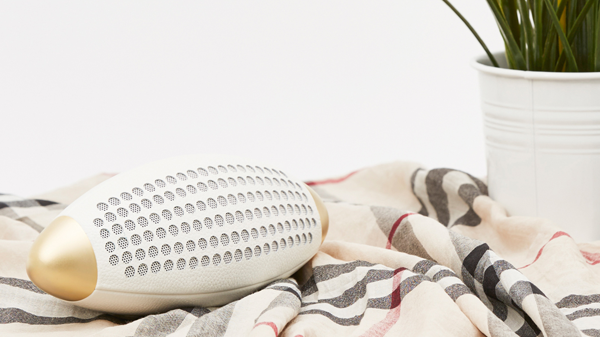 Football Bluetooth audio，Jiajian geometric industrial design，product design，Bluetooth audio，