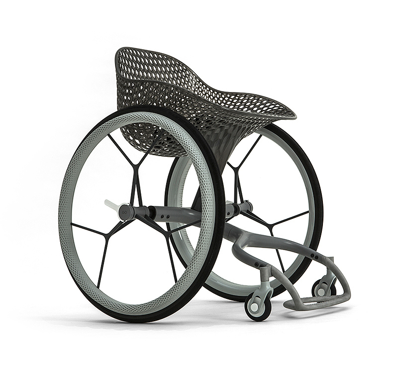 a disability，wheelchair，vehicle，