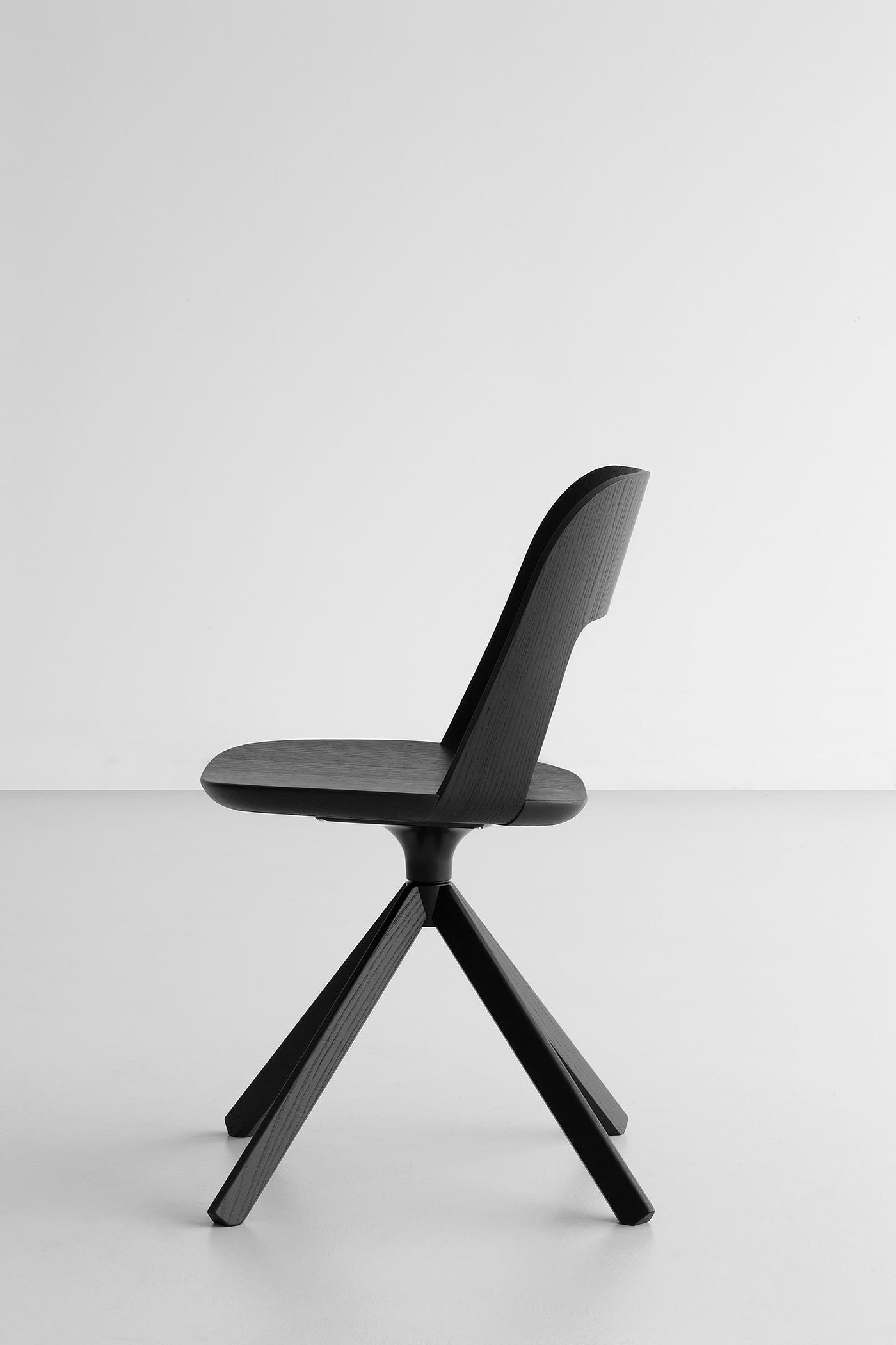 chair，Ergonomics，Italy，Leatherwear，Textile，