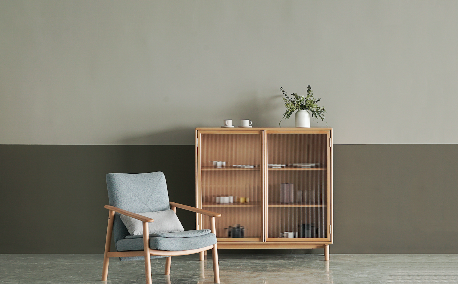 Side cabinet, solid wood, Changhong glass，