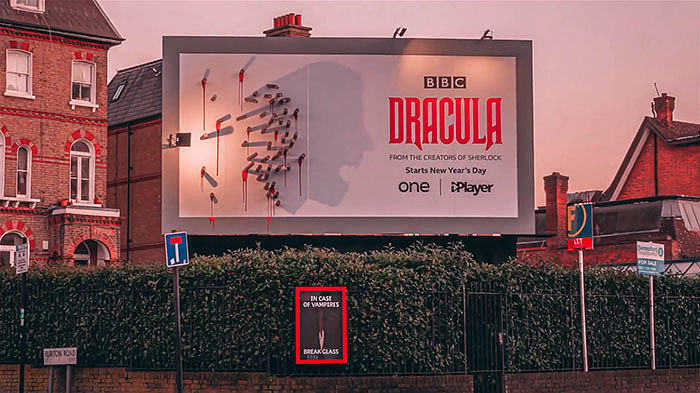 advertisement，Dracula，vampire，Wooden stake，night，