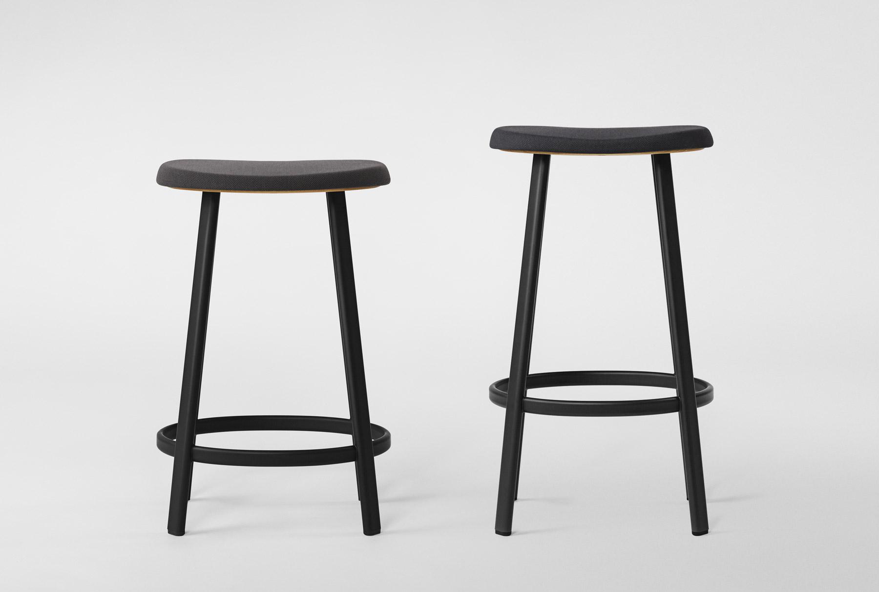 woodiness，chair，simple，strong，black，white，