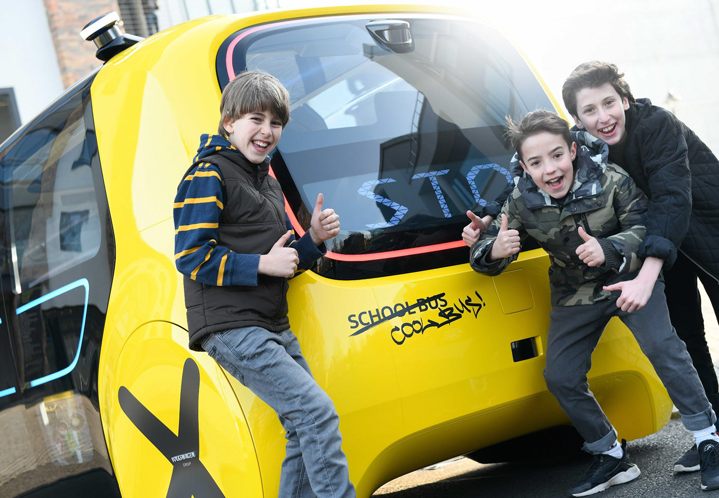 School Bus，appearance，yellow，industrial design，product design，