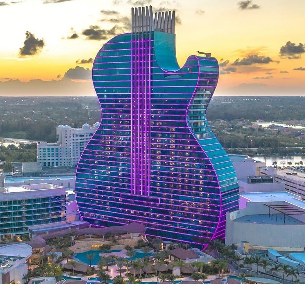 Glass，transparent，multi-storied building，mirror，