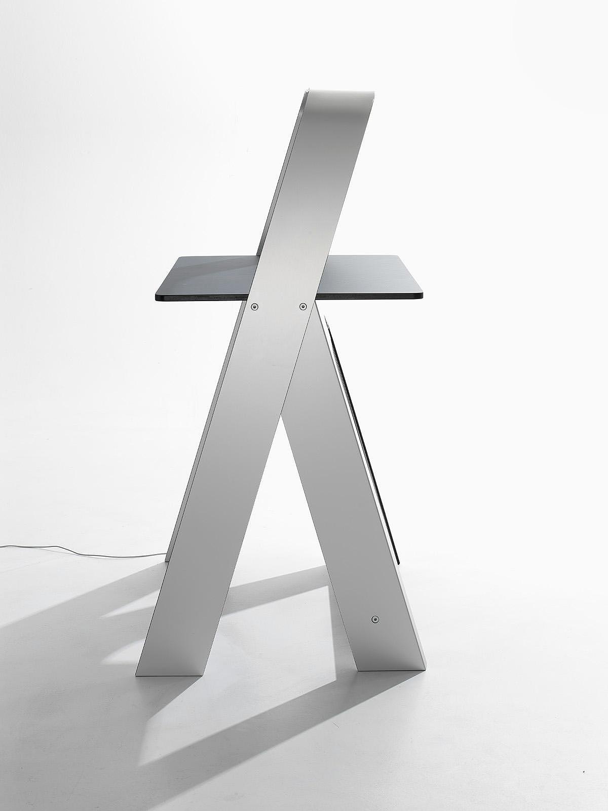 Tables and chairs，light，fold，aluminium，industrial design，product design，