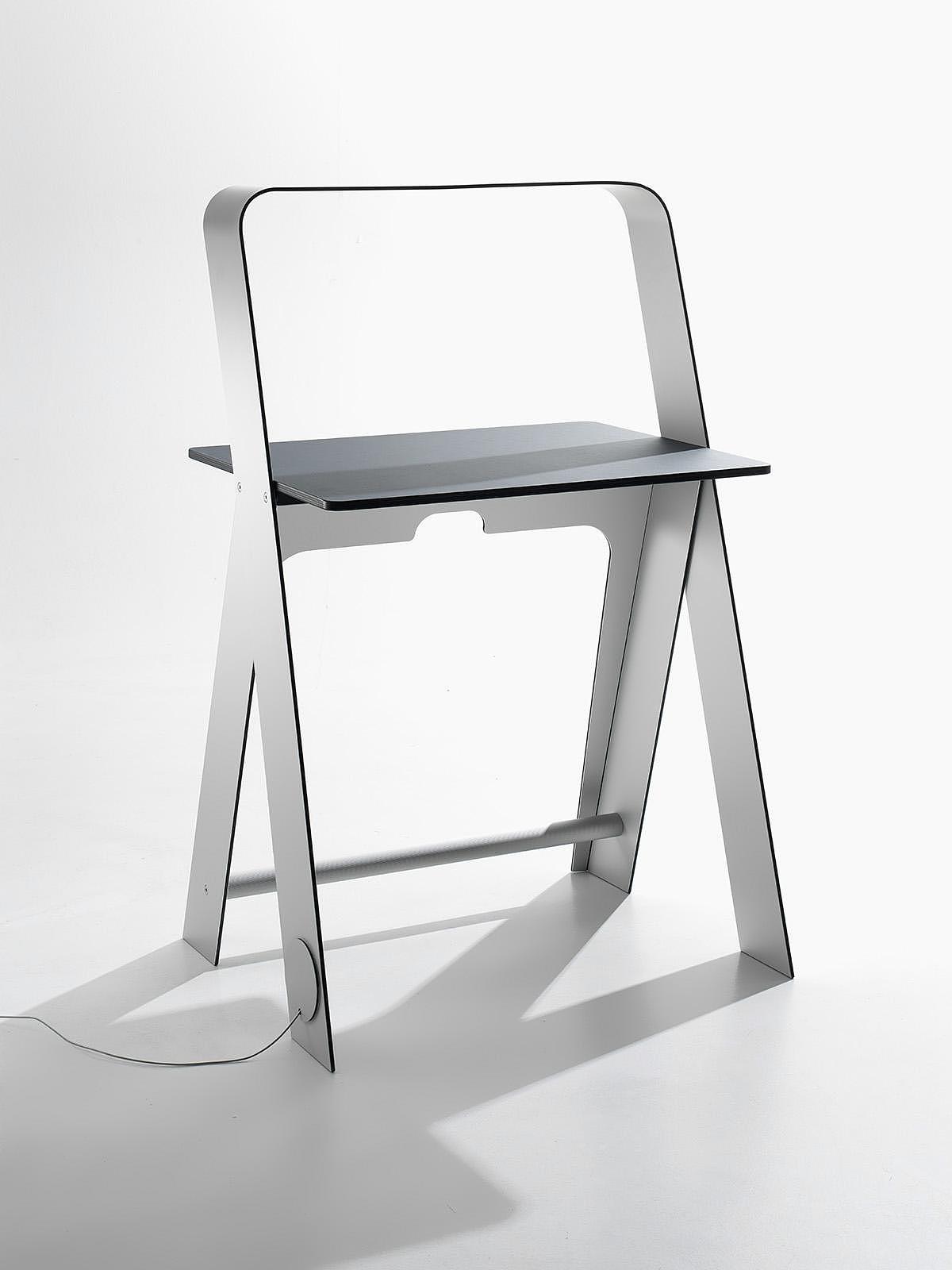 Tables and chairs，light，fold，aluminium，industrial design，product design，