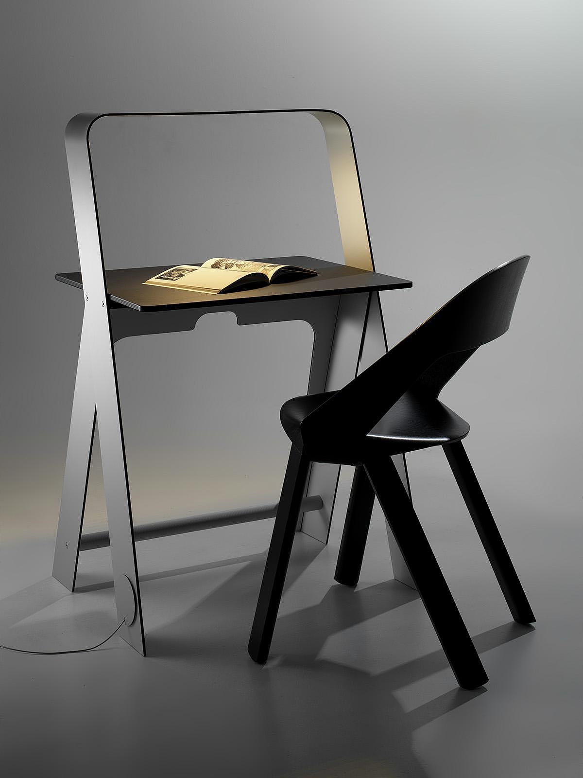 Tables and chairs，light，fold，aluminium，industrial design，product design，