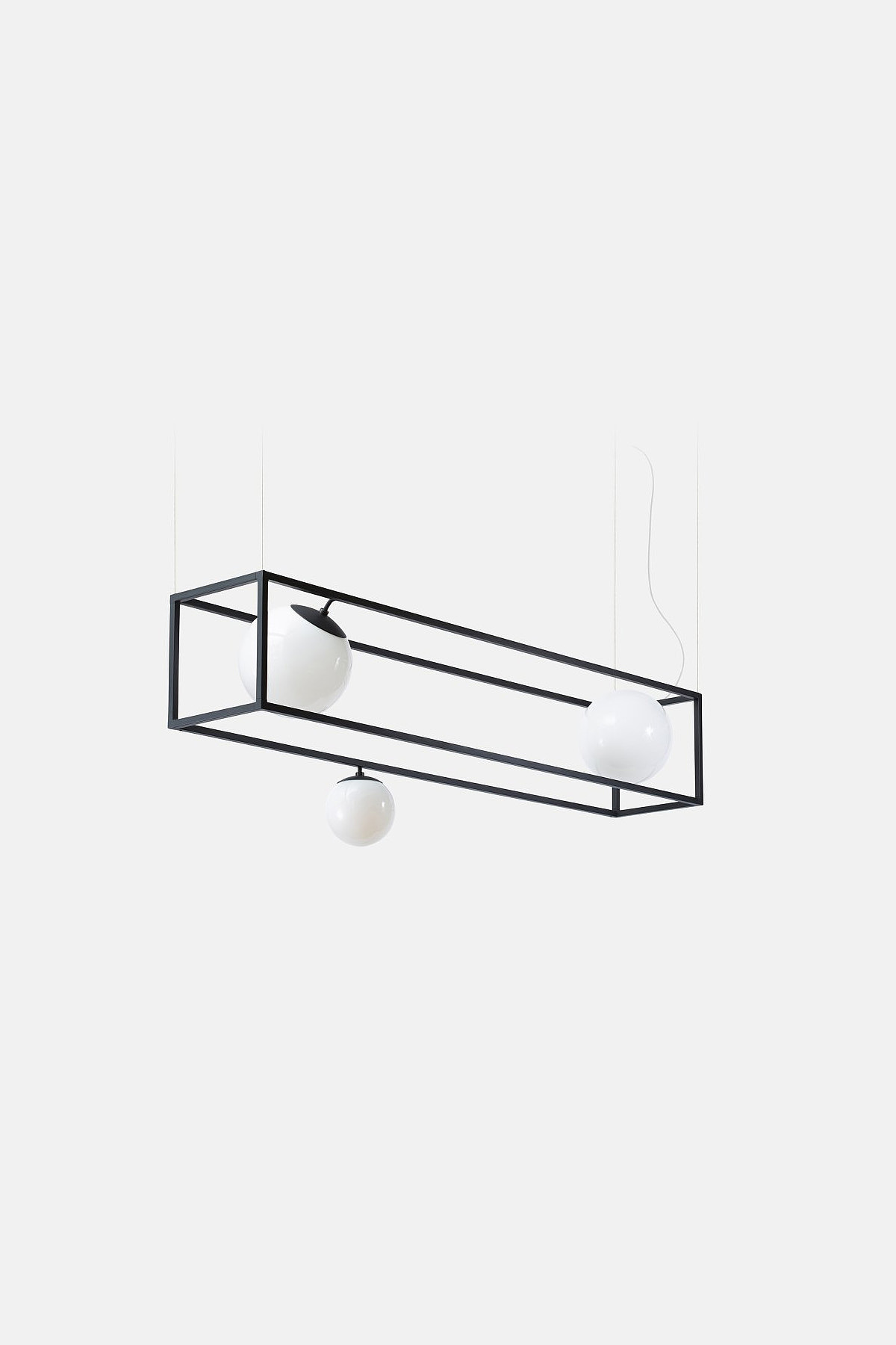 a chandelier，geometry，brass，combination，lighting，