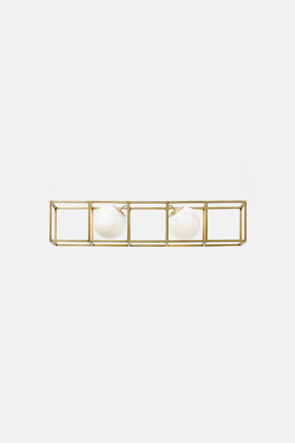 a chandelier，geometry，brass，combination，lighting，