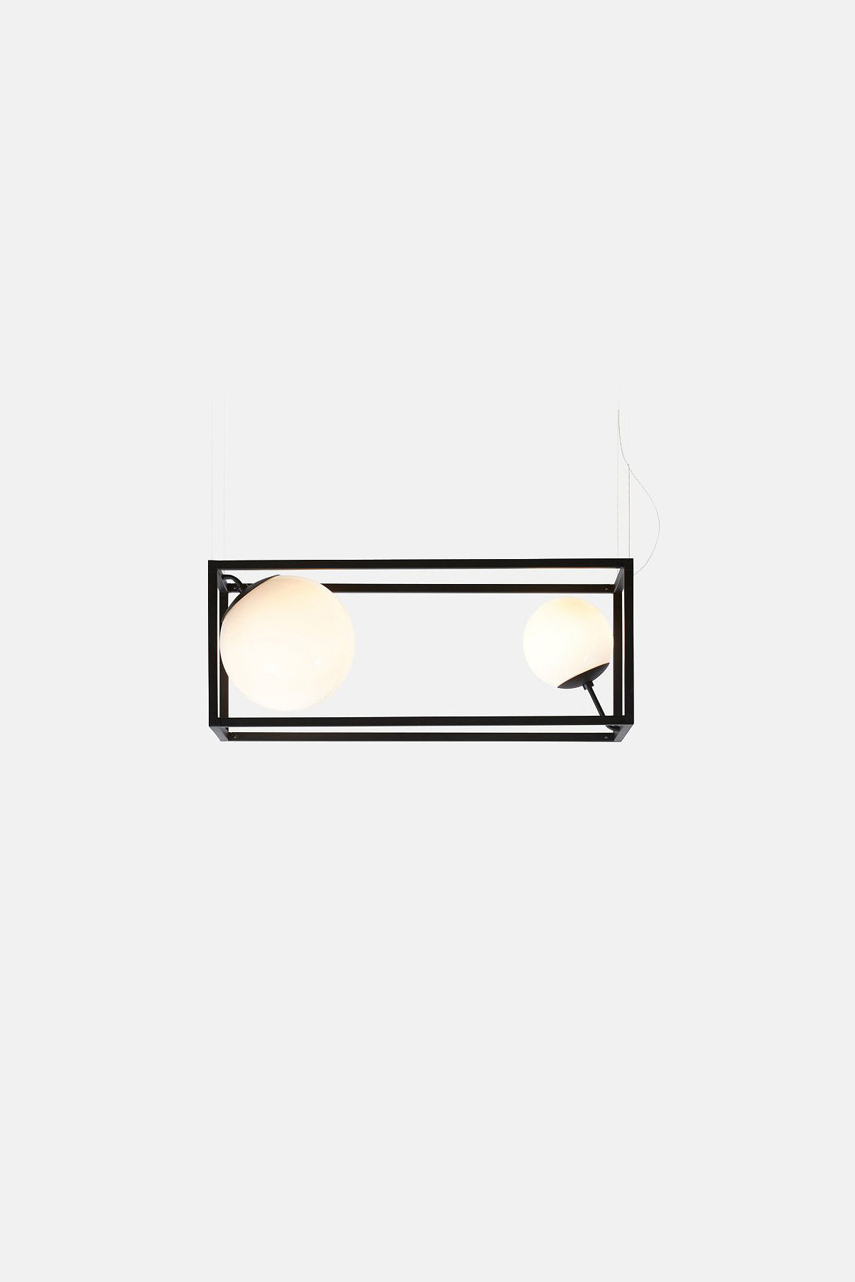 a chandelier，geometry，brass，combination，lighting，