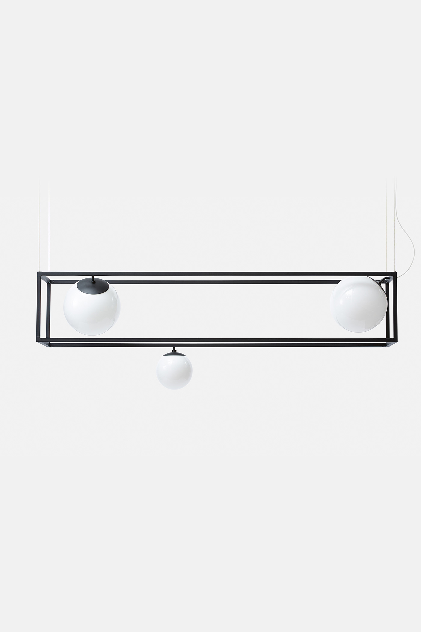 a chandelier，geometry，brass，combination，lighting，