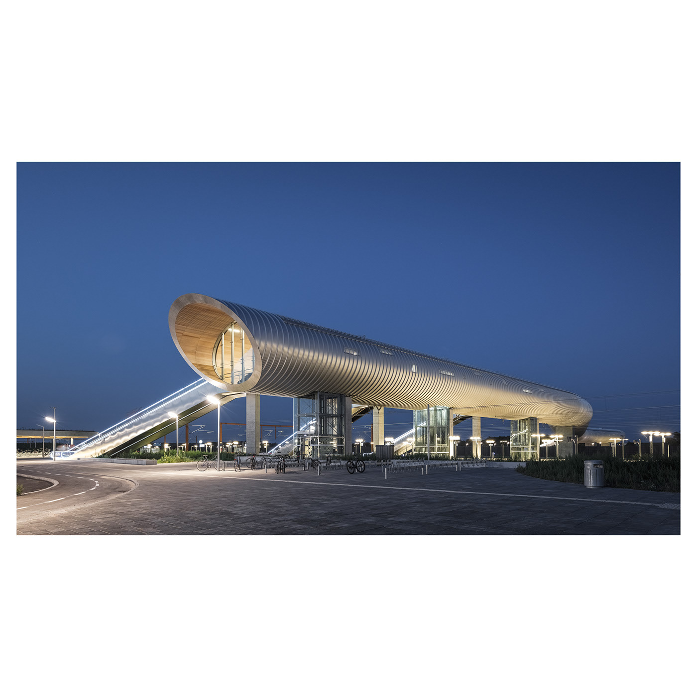 footbridge，Art，Rasmus Horsthoj，Photography，K Ø G E N O R D，station，traffic，