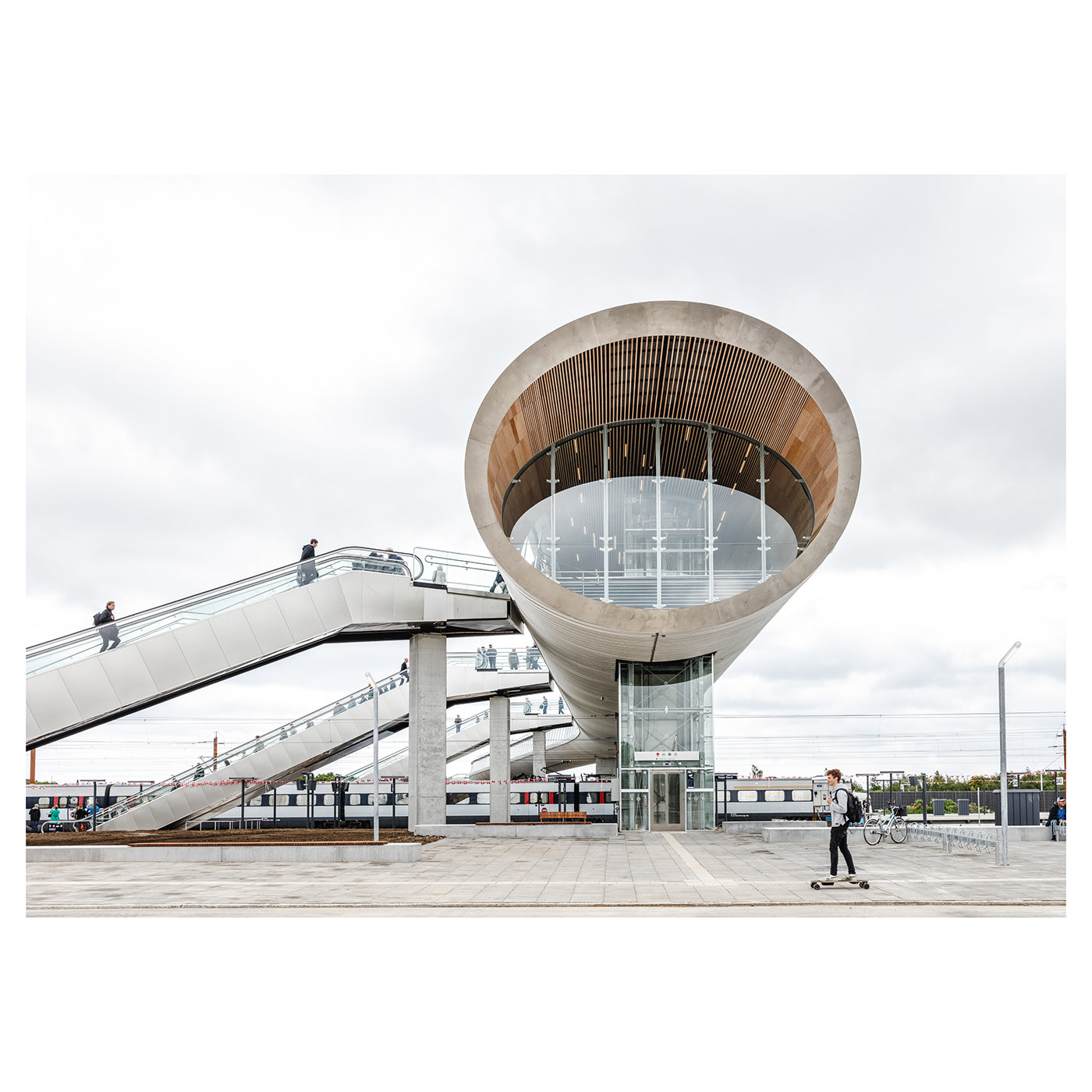 footbridge，Art，Rasmus Horsthoj，Photography，K Ø G E N O R D，station，traffic，