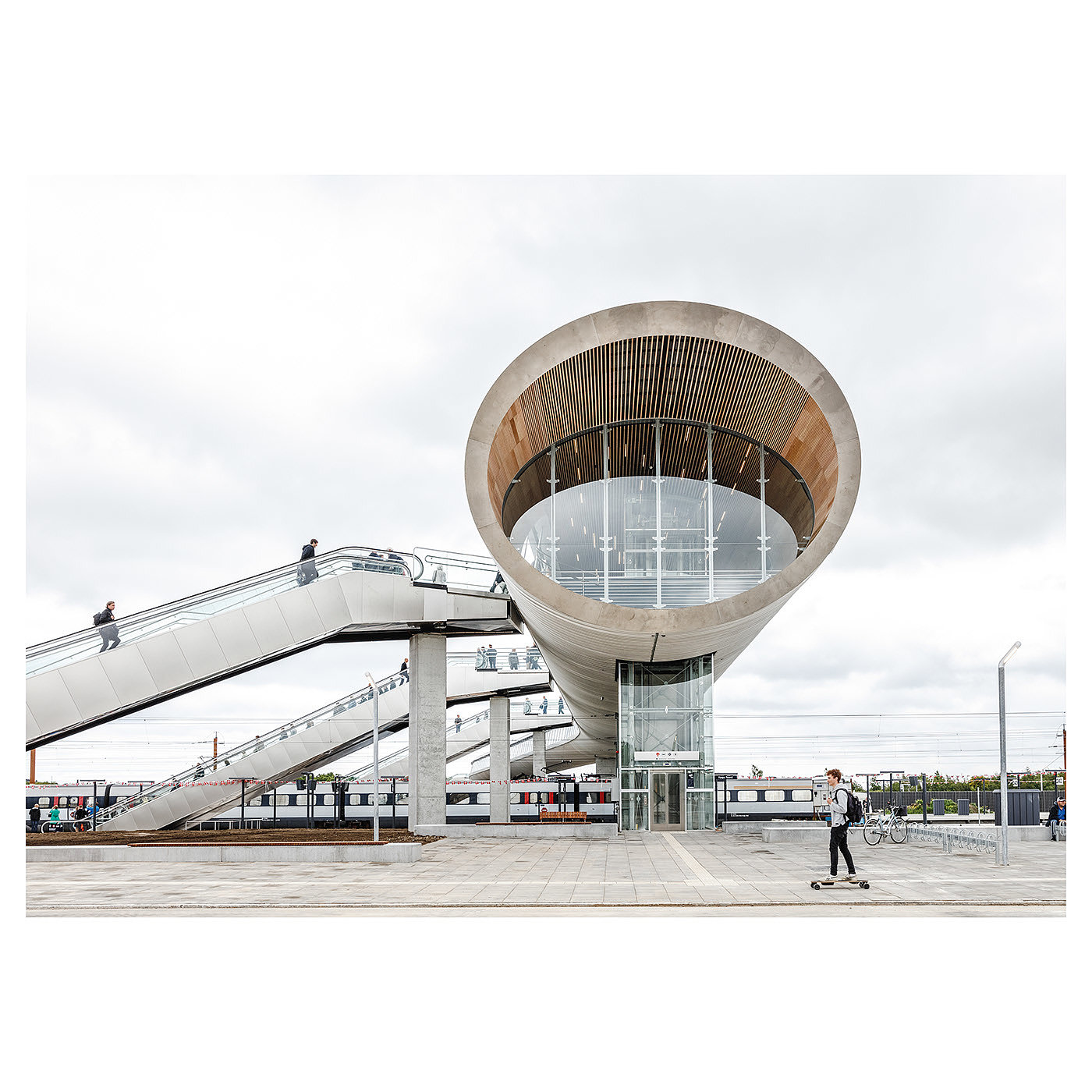 footbridge，Art，Rasmus Horsthoj，Photography，K Ø G E N O R D，station，traffic，