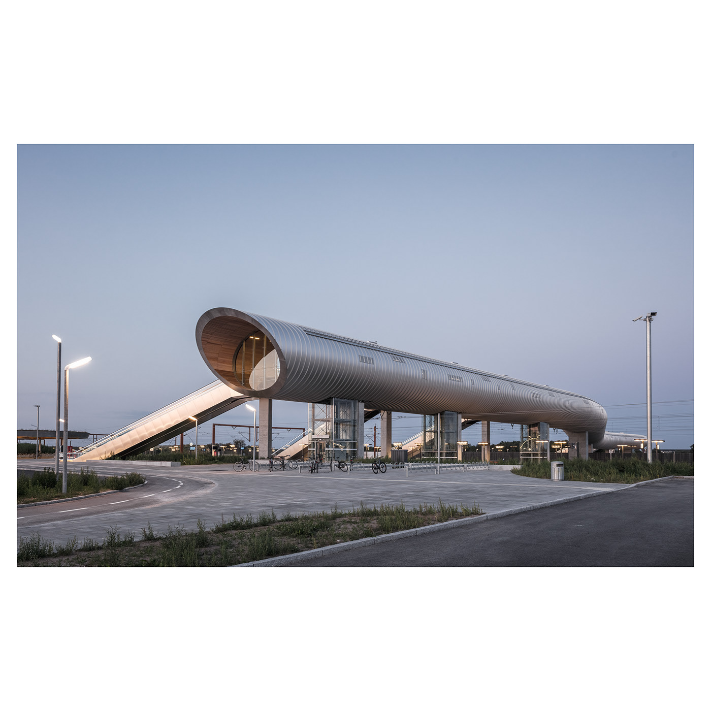 footbridge，Art，Rasmus Horsthoj，Photography，K Ø G E N O R D，station，traffic，