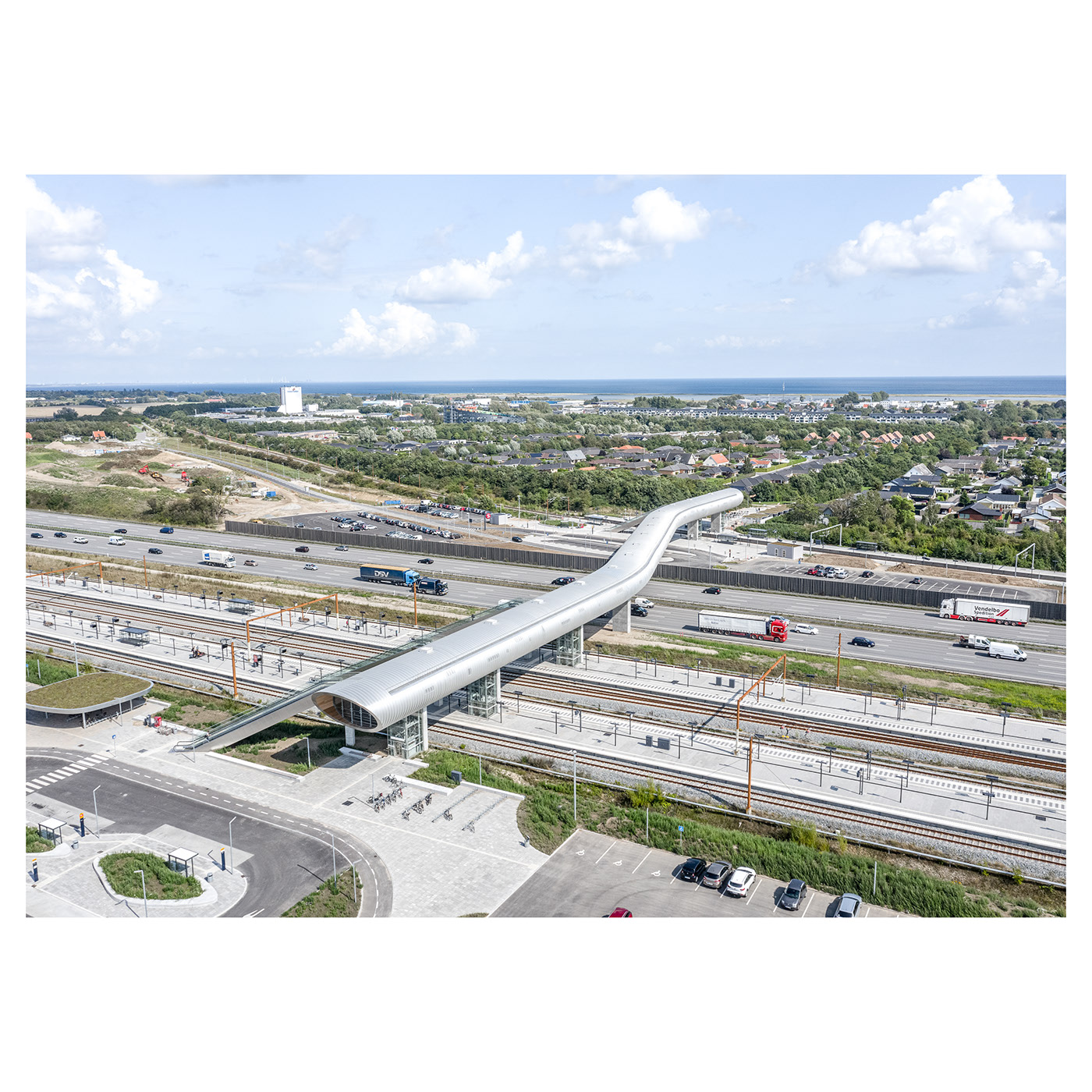 footbridge，Art，Rasmus Horsthoj，Photography，K Ø G E N O R D，station，traffic，