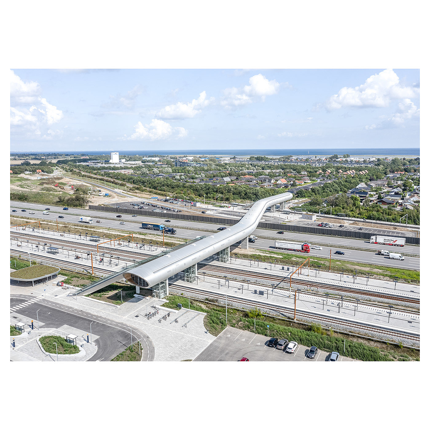 footbridge，Art，Rasmus Horsthoj，Photography，K Ø G E N O R D，station，traffic，