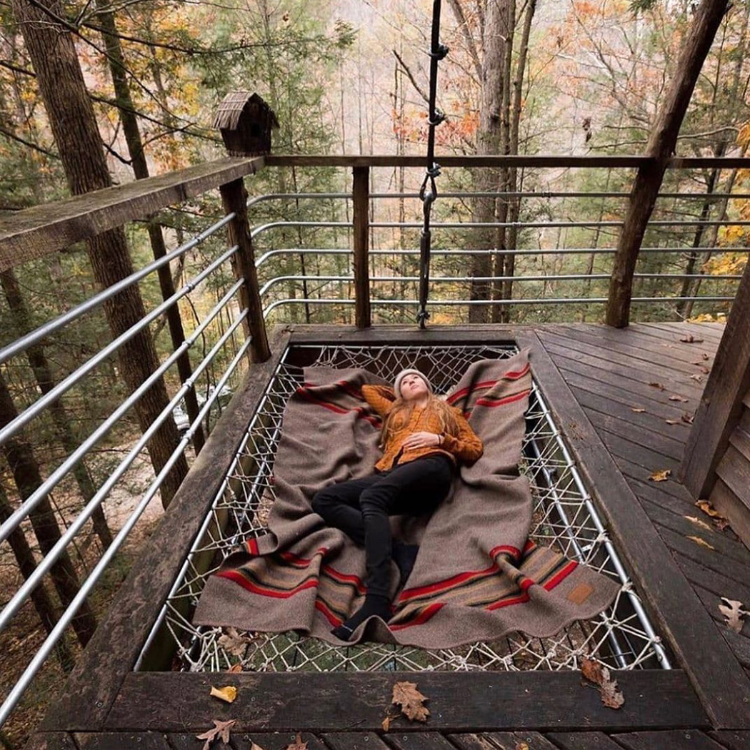 backyard，outdoors，entertainment，Tables and chairs，