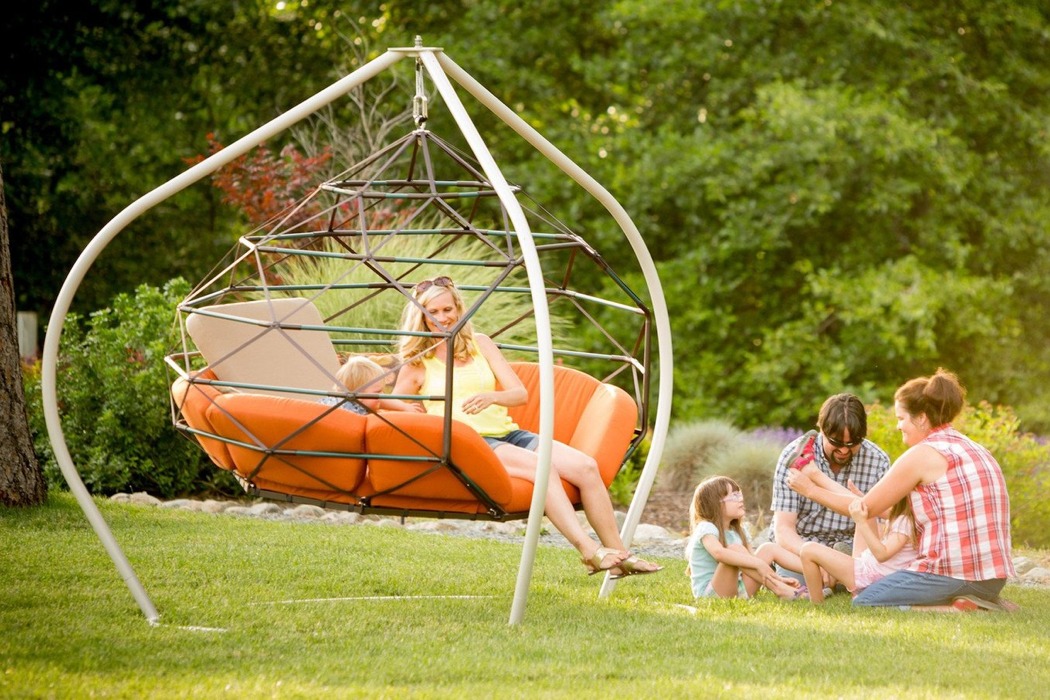 backyard，outdoors，entertainment，Tables and chairs，