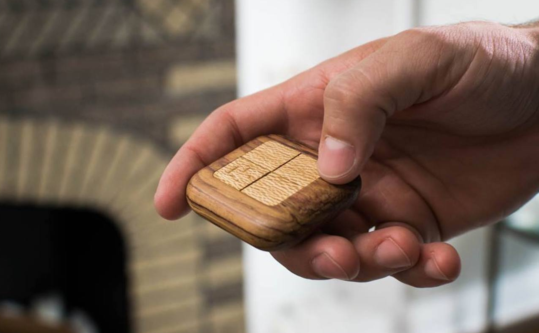 intelligence，rotate，wooden ，Remote control，