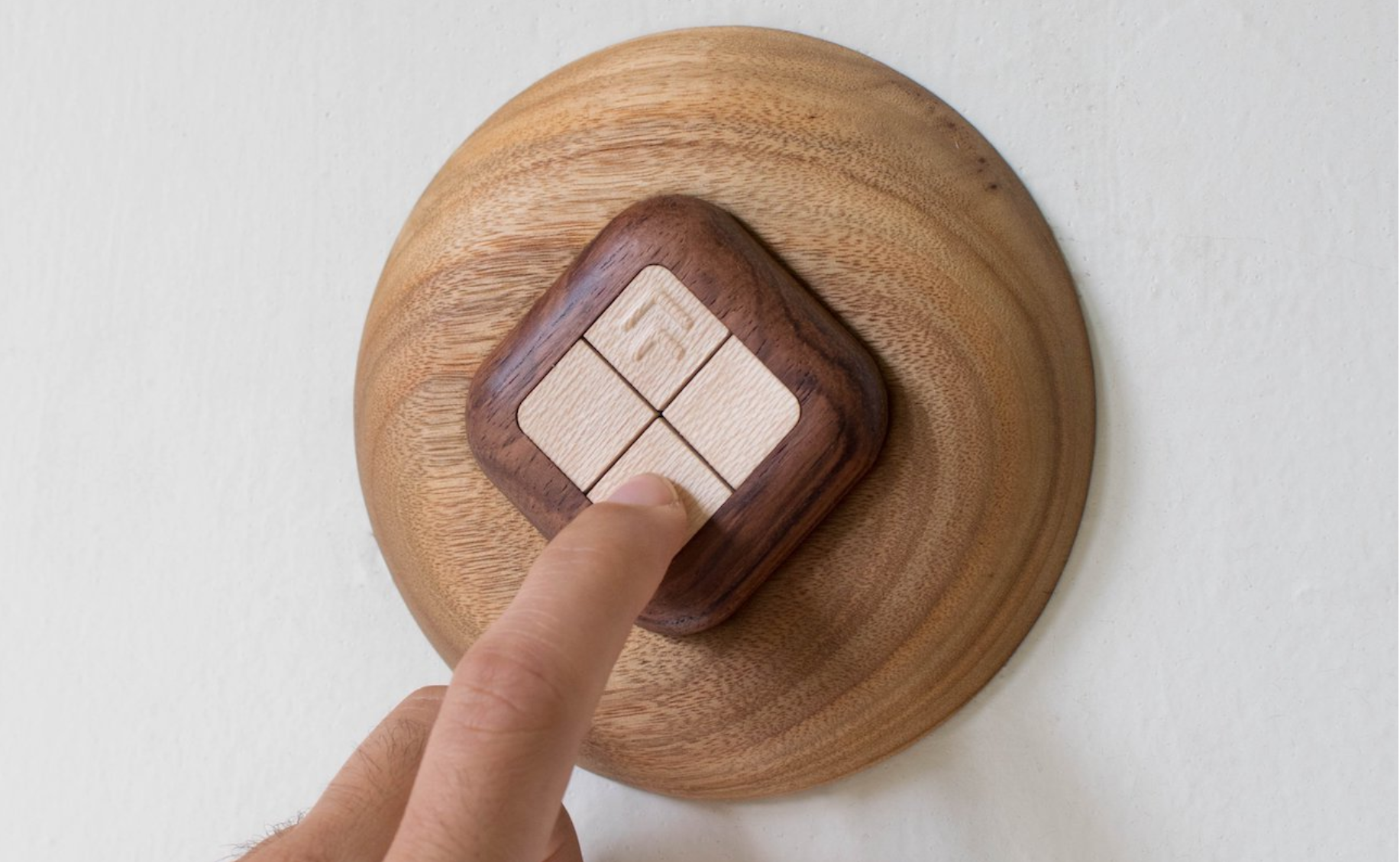 intelligence，rotate，wooden ，Remote control，