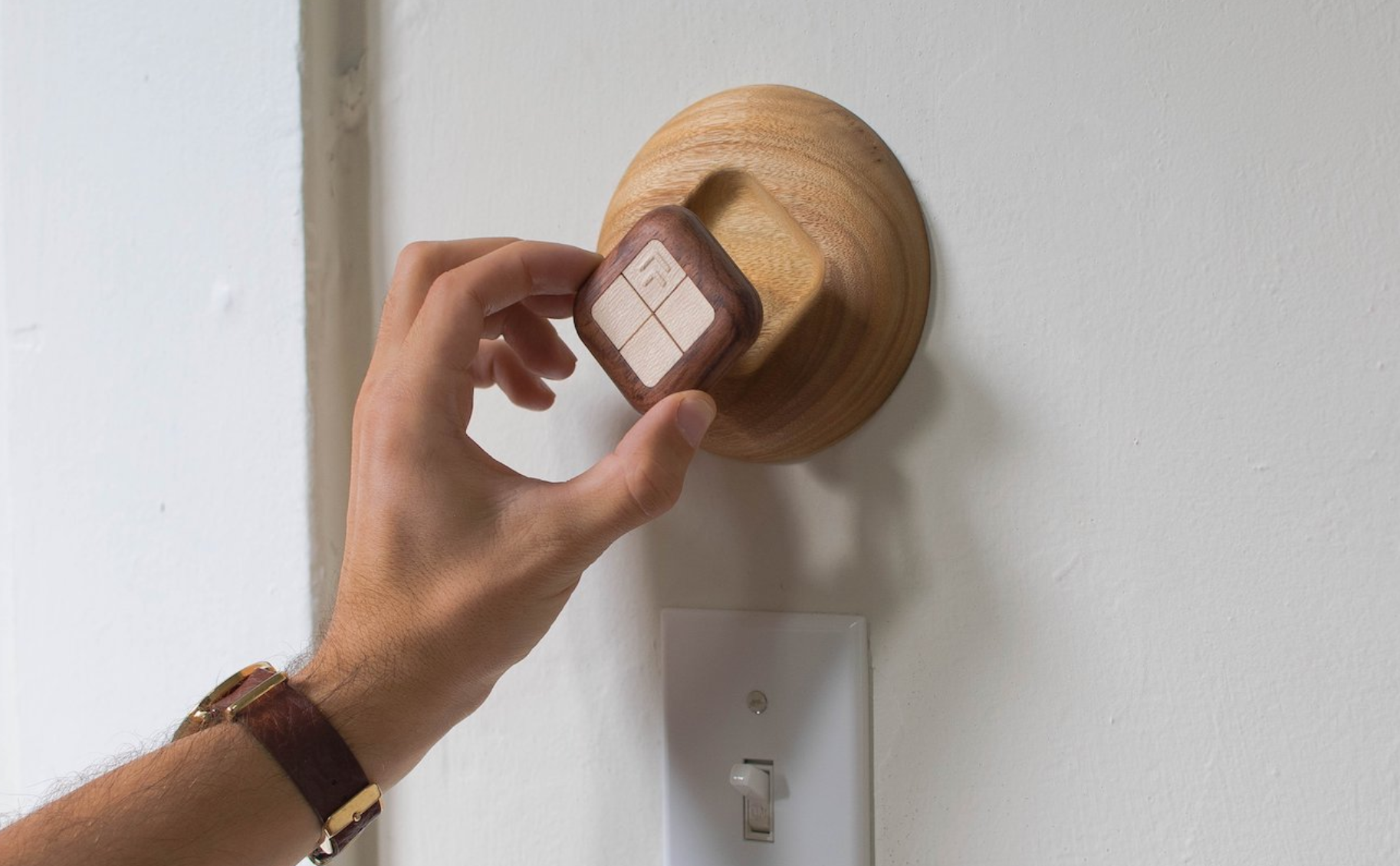 intelligence，rotate，wooden ，Remote control，