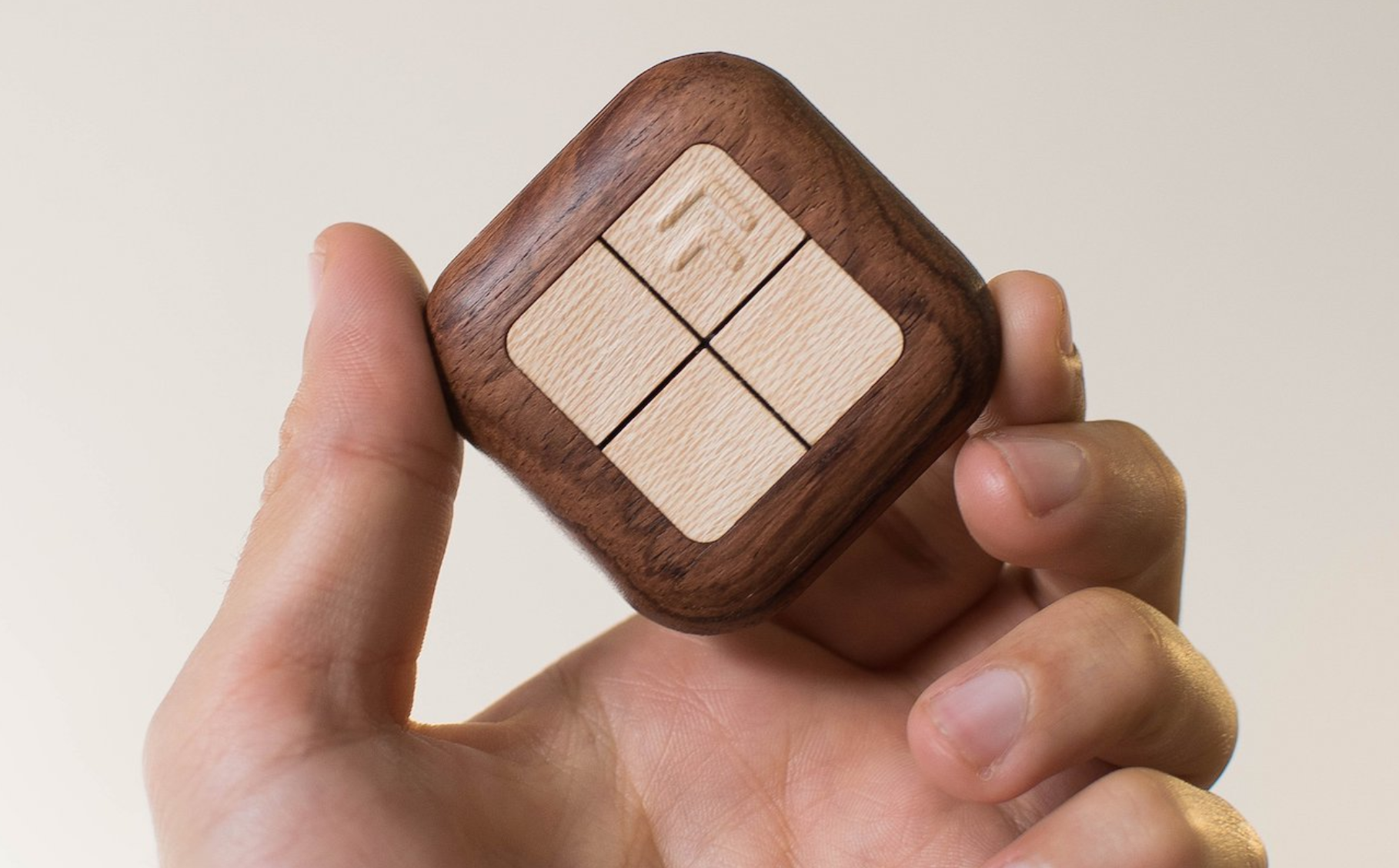 intelligence，rotate，wooden ，Remote control，