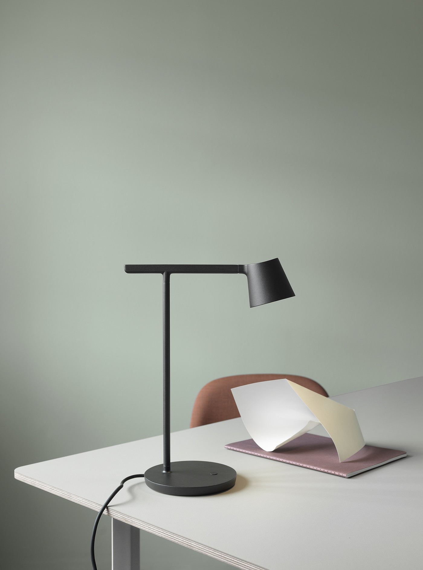 Jens Fager，muuto，Tip Lamp，极简，台灯，照明，