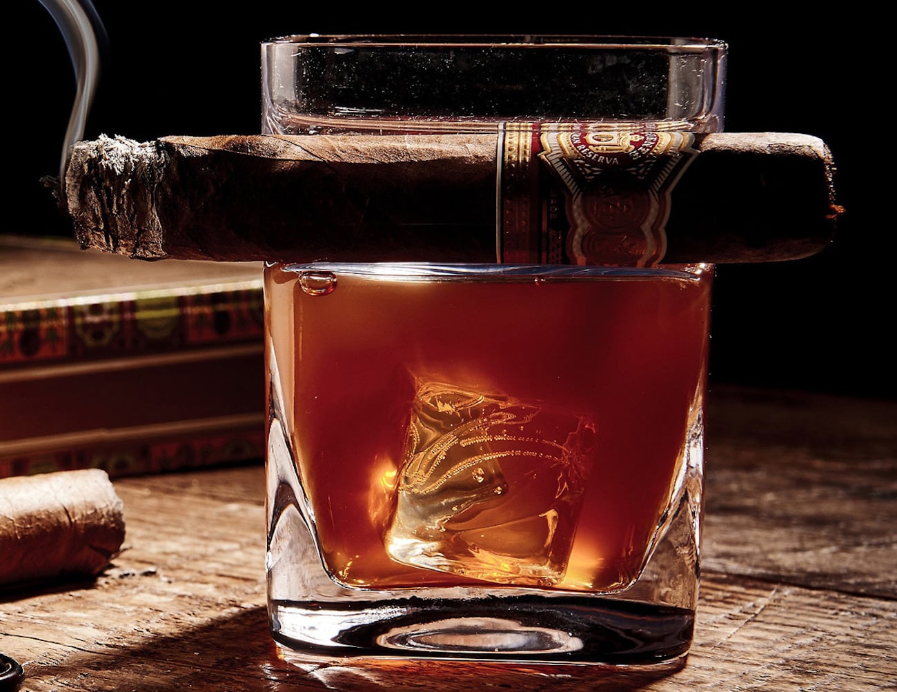 Whiskey glass，Corkcicle，Wine Glass，Glass，