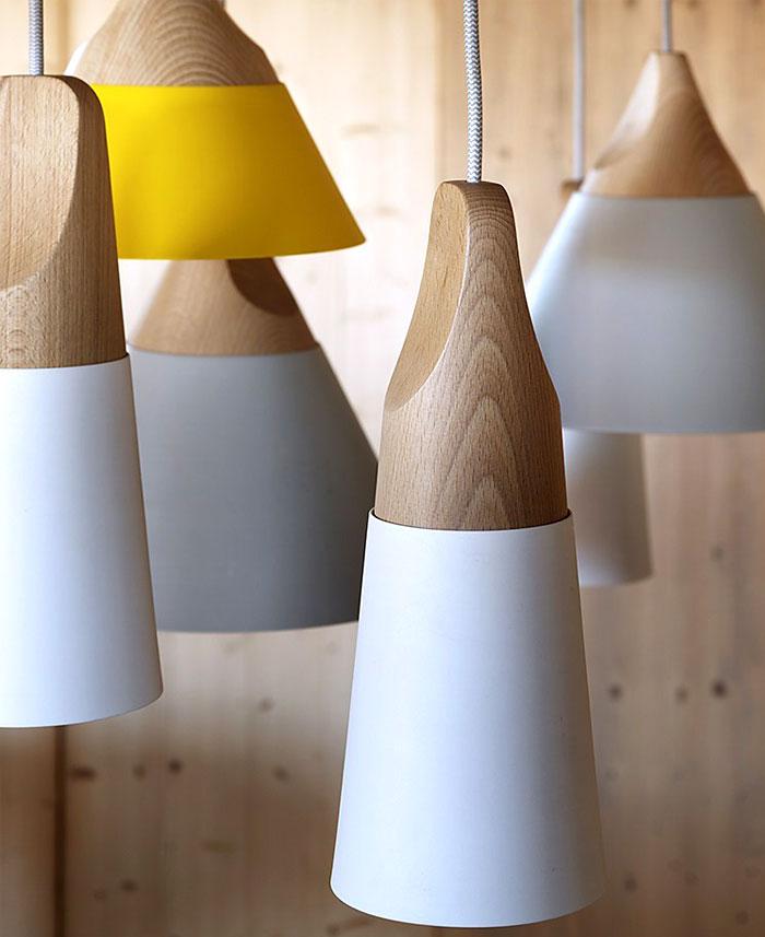 a chandelier，lamps and lanterns，woodiness，lamp，