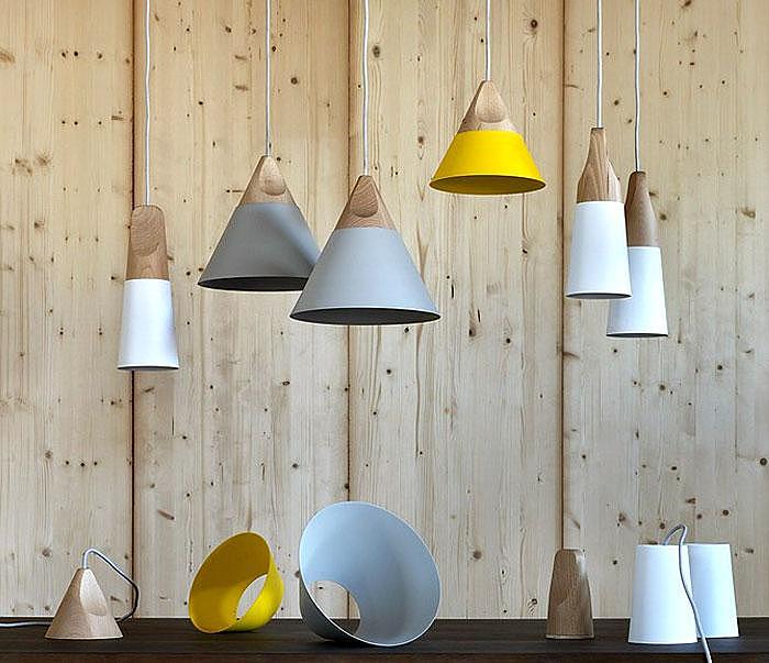 a chandelier，lamps and lanterns，woodiness，lamp，