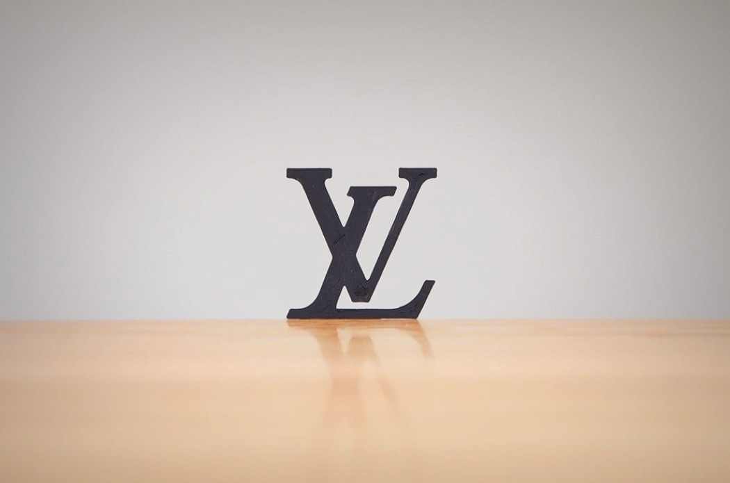 coat hanger，comb，McDonald's，logo，